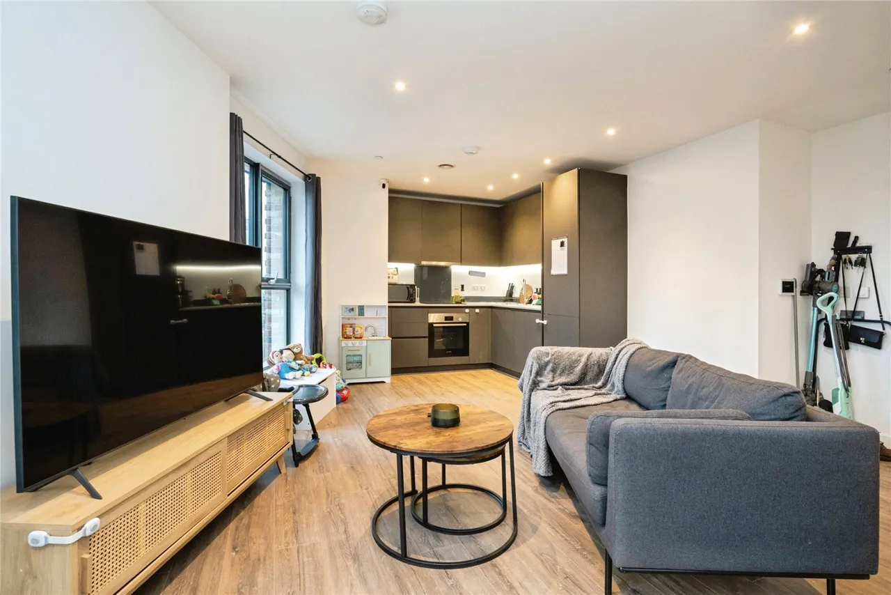1 bed flat for sale, Dipper Drive, London, E3