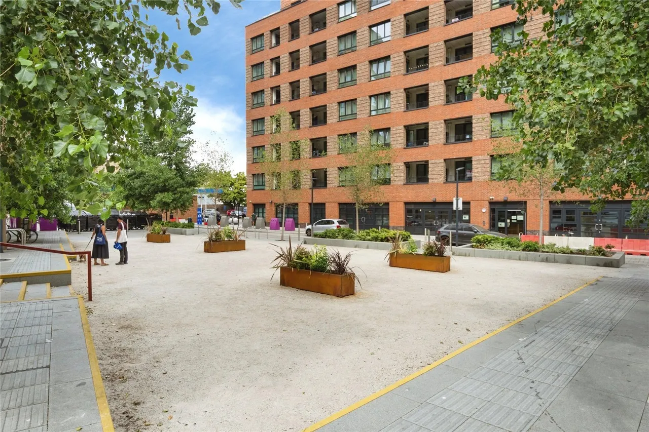 Dipper Drive, London, E3, photo 15