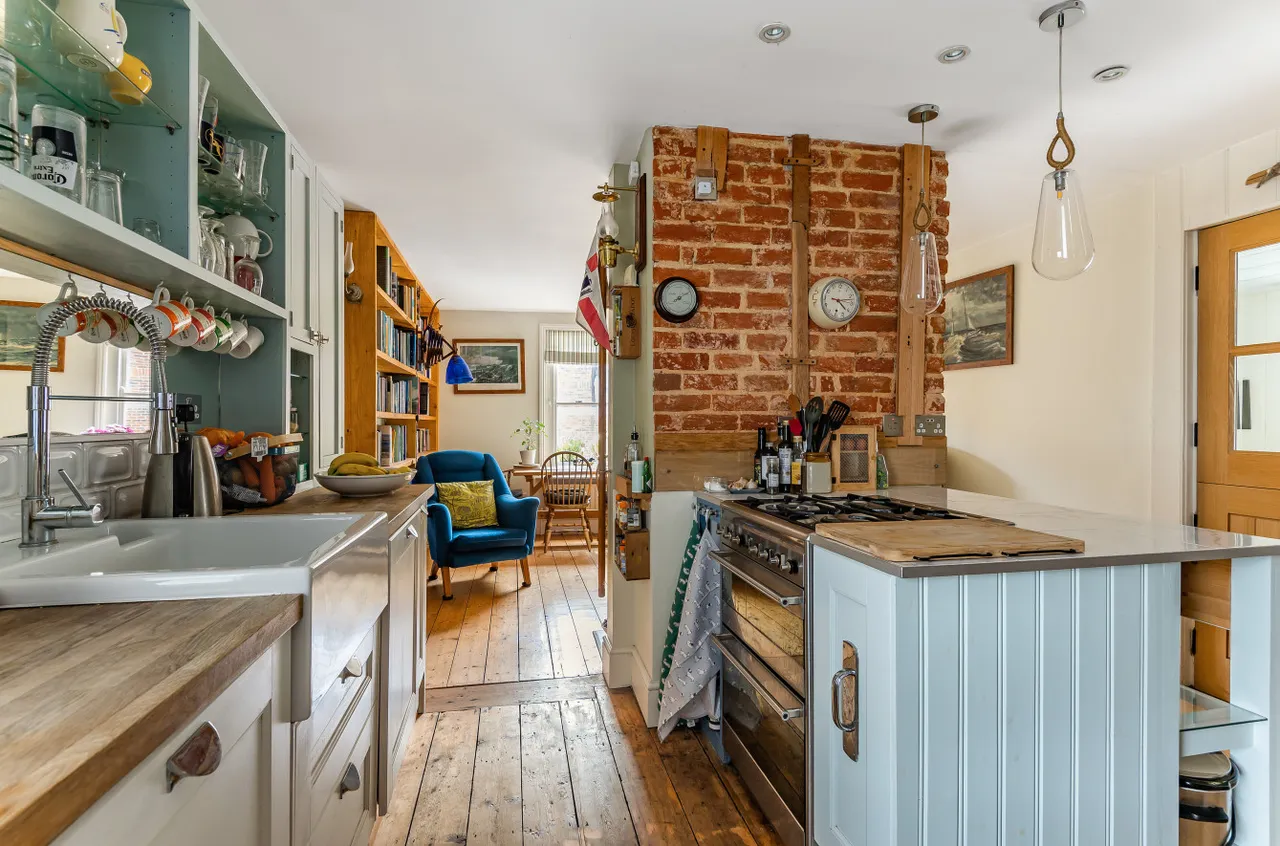 Market Street, Alton, GU34, photo 9