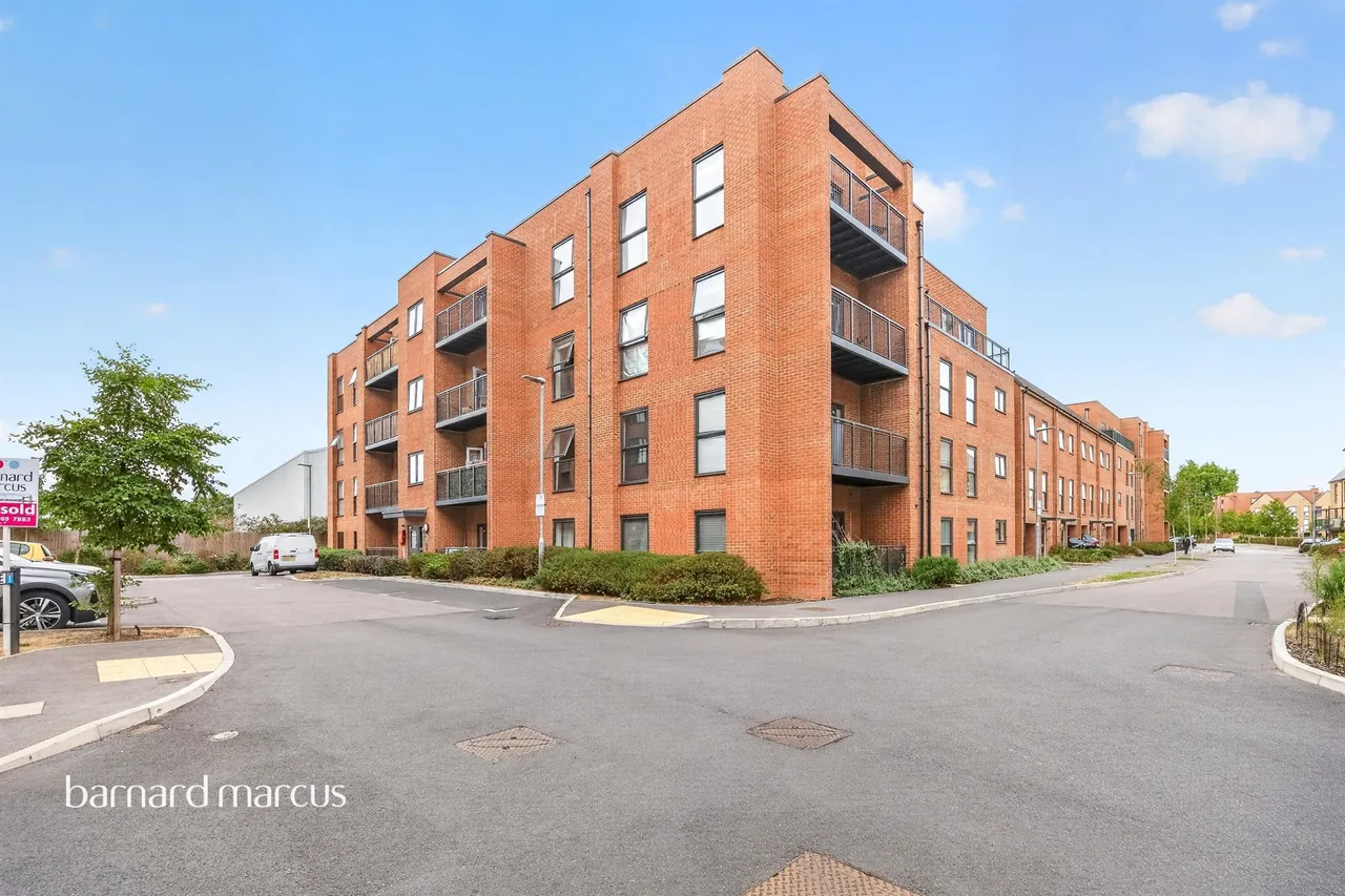 1 bed flat for sale — Rayon Close, Wallington