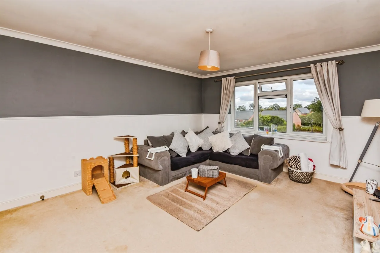 Pound Close, Lyneham, SN15, photo 9