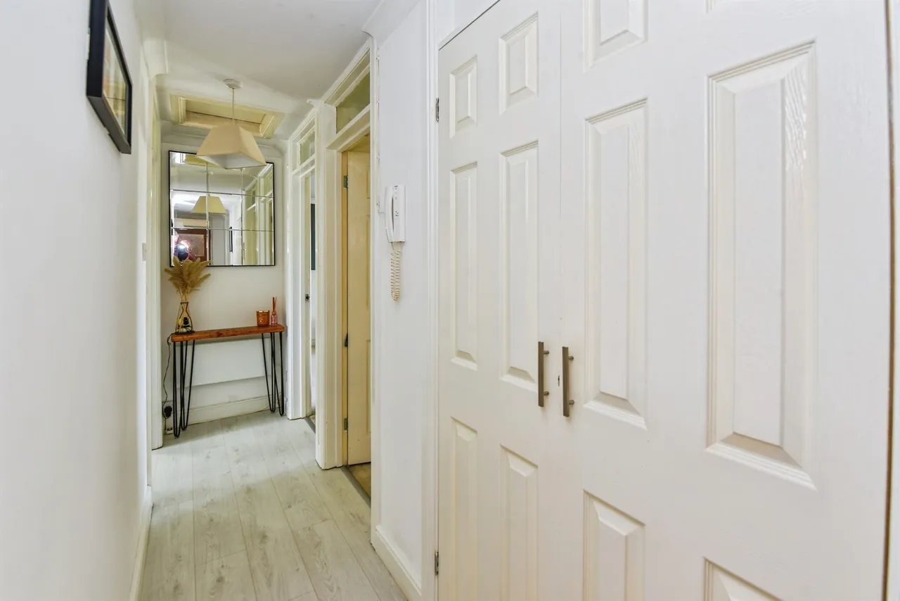 Pound Close, Lyneham, SN15, photo 8