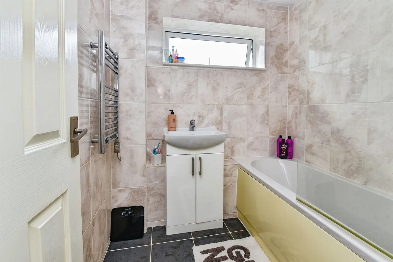 Pound Close, Lyneham, SN15, photo 11