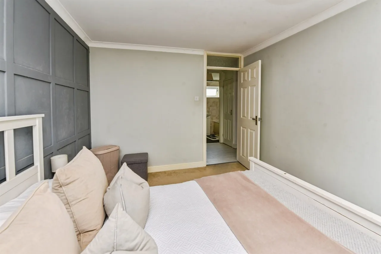 Pound Close, Lyneham, SN15, photo 7