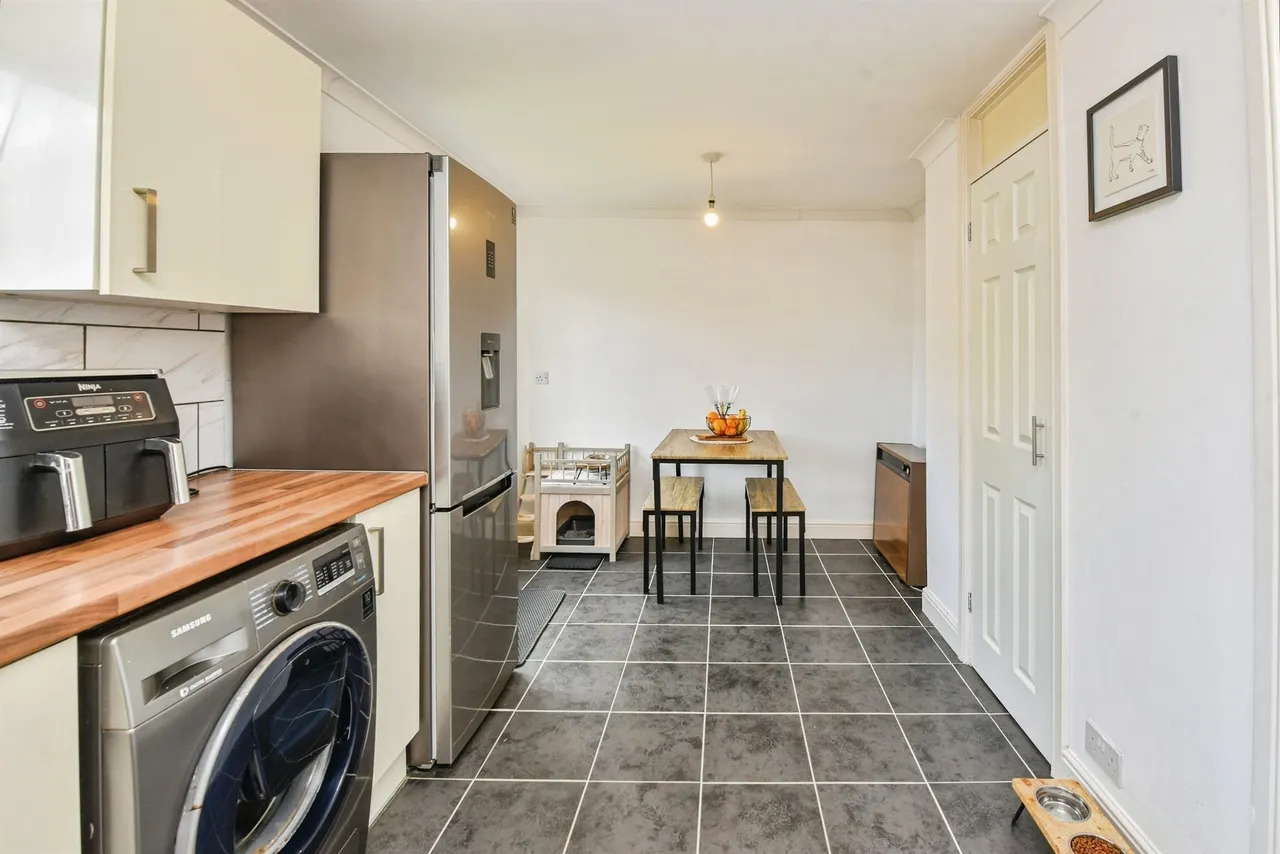Pound Close, Lyneham, SN15, photo 10