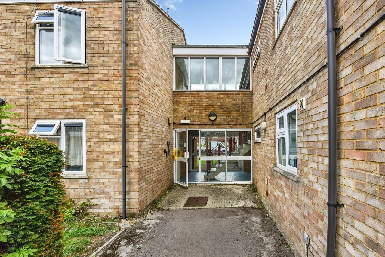 Pound Close, Lyneham, SN15, photo 12