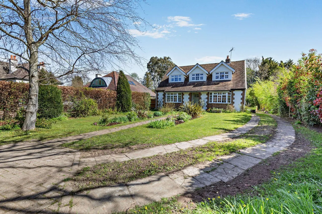 Silkmore Lane, West Horsley, KT24, photo 17
