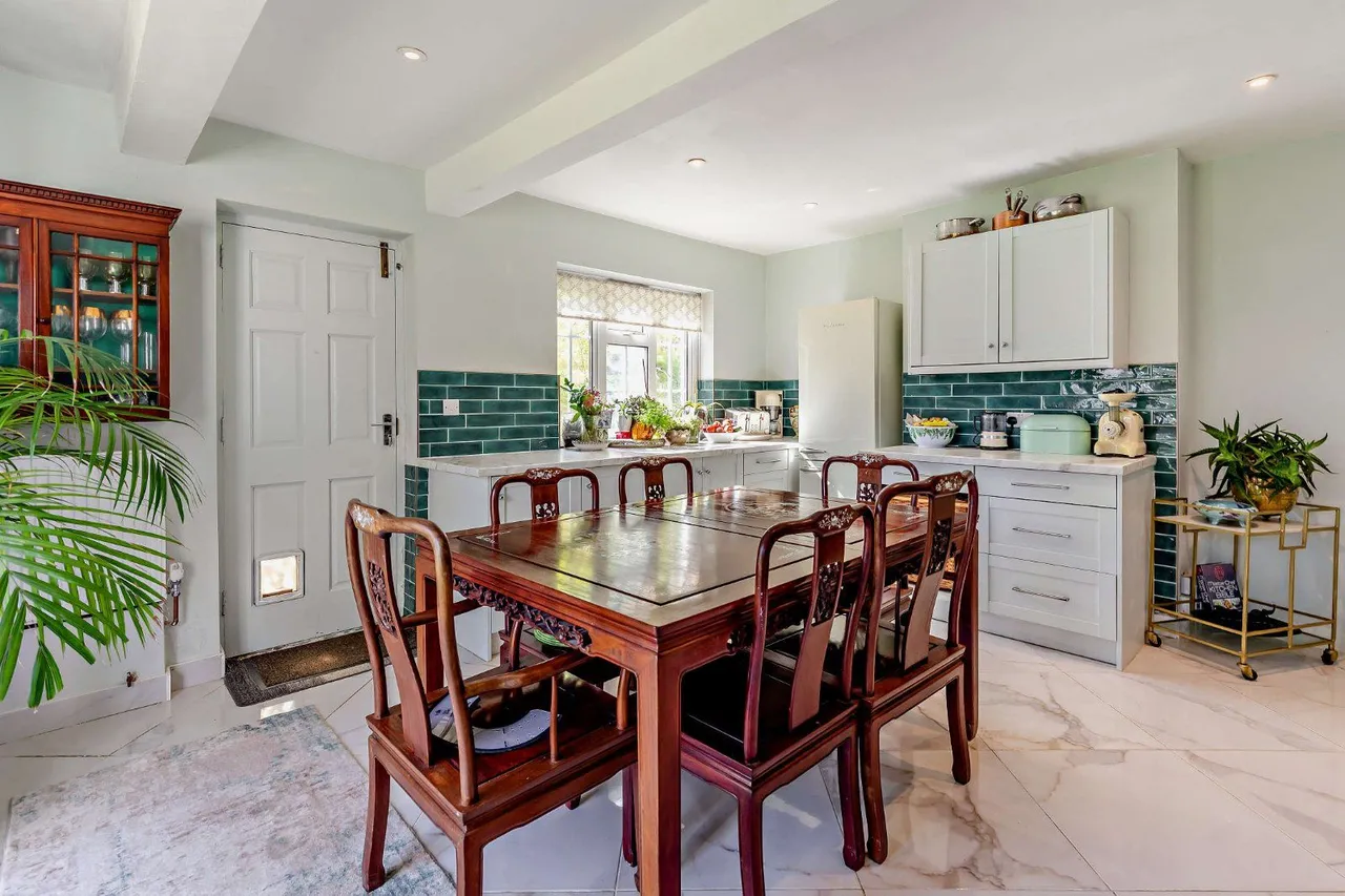 Silkmore Lane, West Horsley, KT24, photo 5
