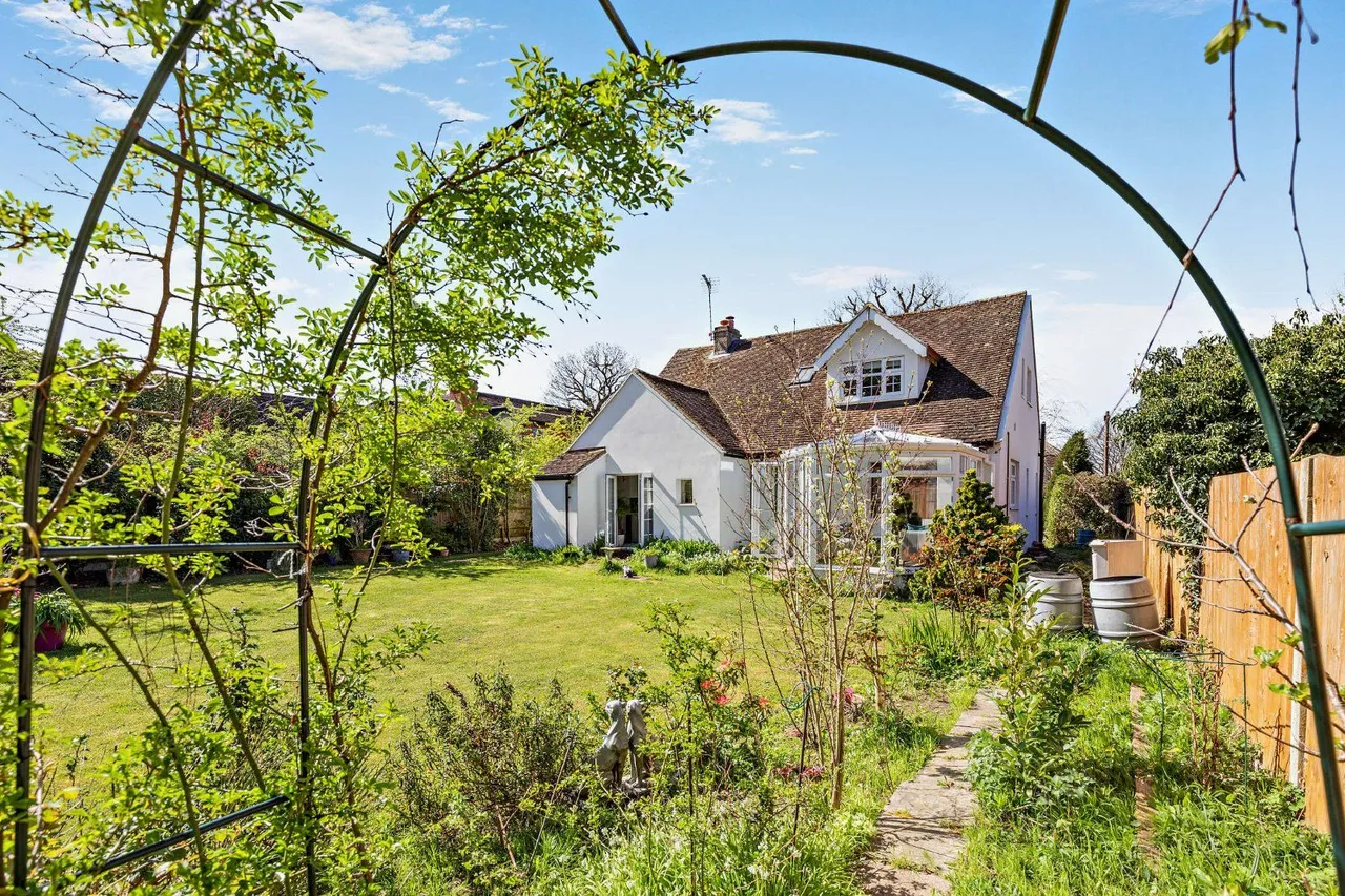 Silkmore Lane, West Horsley, KT24, photo 18