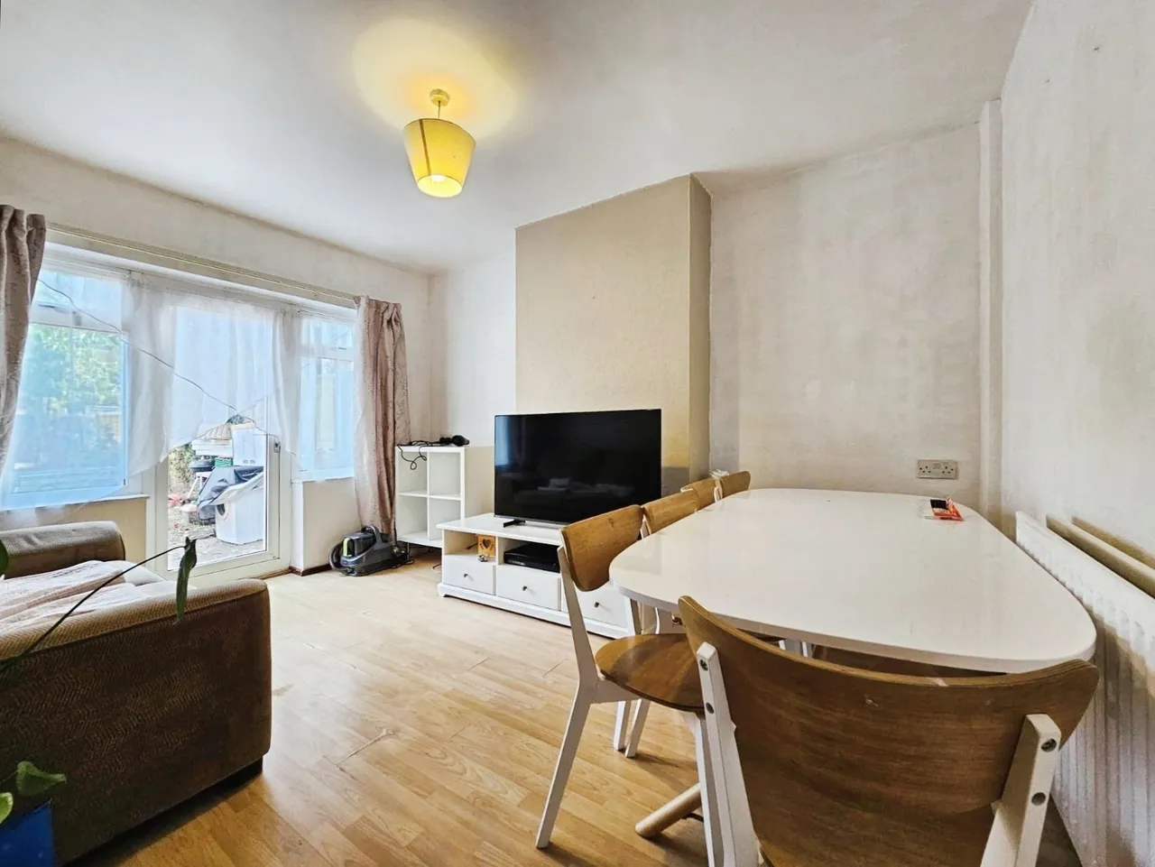Spinney Drive, Feltham, TW14, photo 2