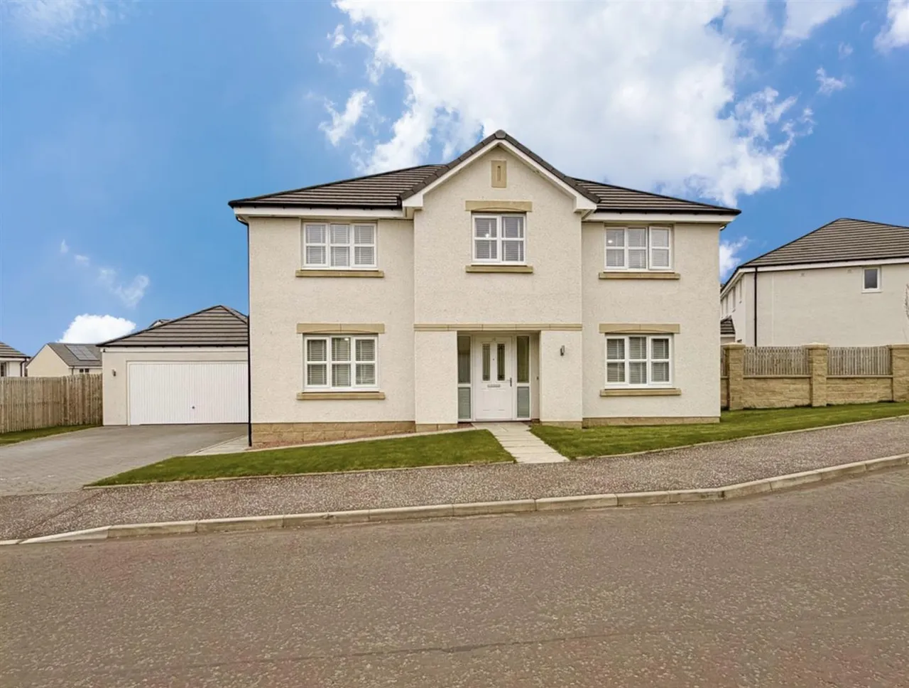 5 bed house for sale — Arisaig Grove, Hamilton, ML3 8BB