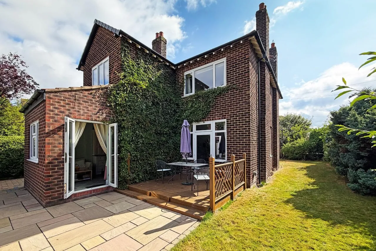 Meadow Bank, Timperley, Cheshire WA15 6QP, photo 25