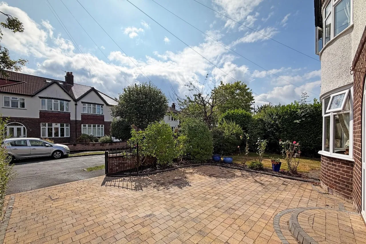 Meadow Bank, Timperley, Cheshire WA15 6QP, photo 27