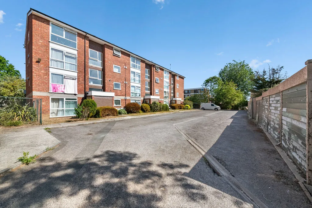 Sycamore Close, Northolt, UB5, photo 10