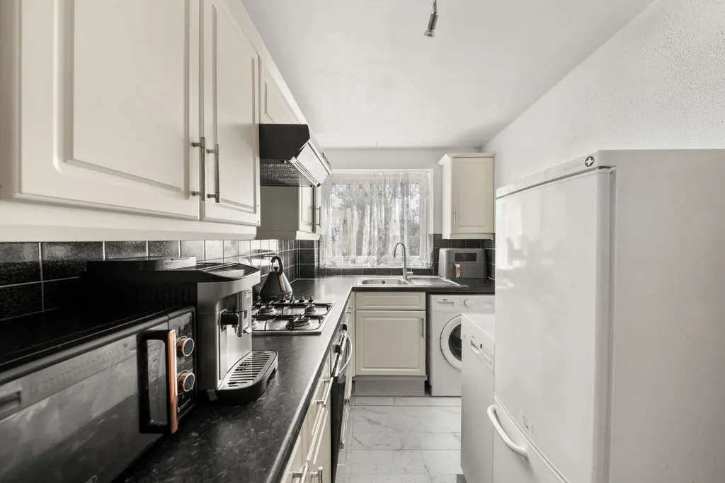 Sycamore Close, Northolt, UB5, photo 2