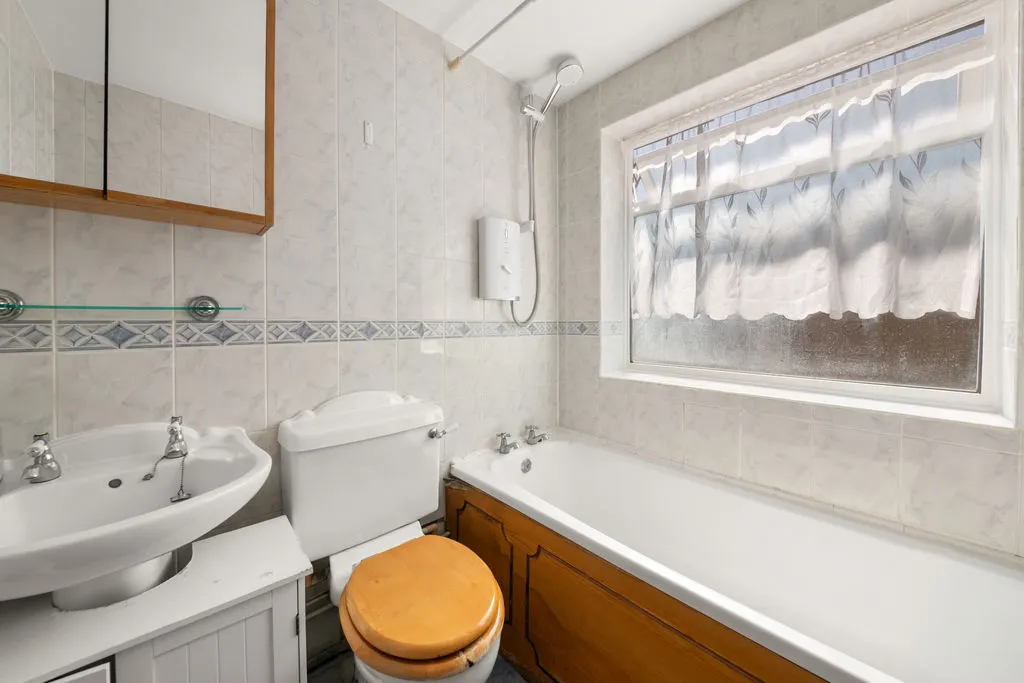 Sycamore Close, Northolt, UB5, photo 6