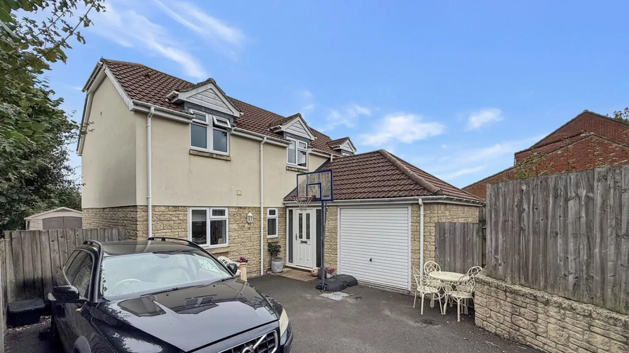 4 bed house for sale, Khyro Close, Warminster, BA12
