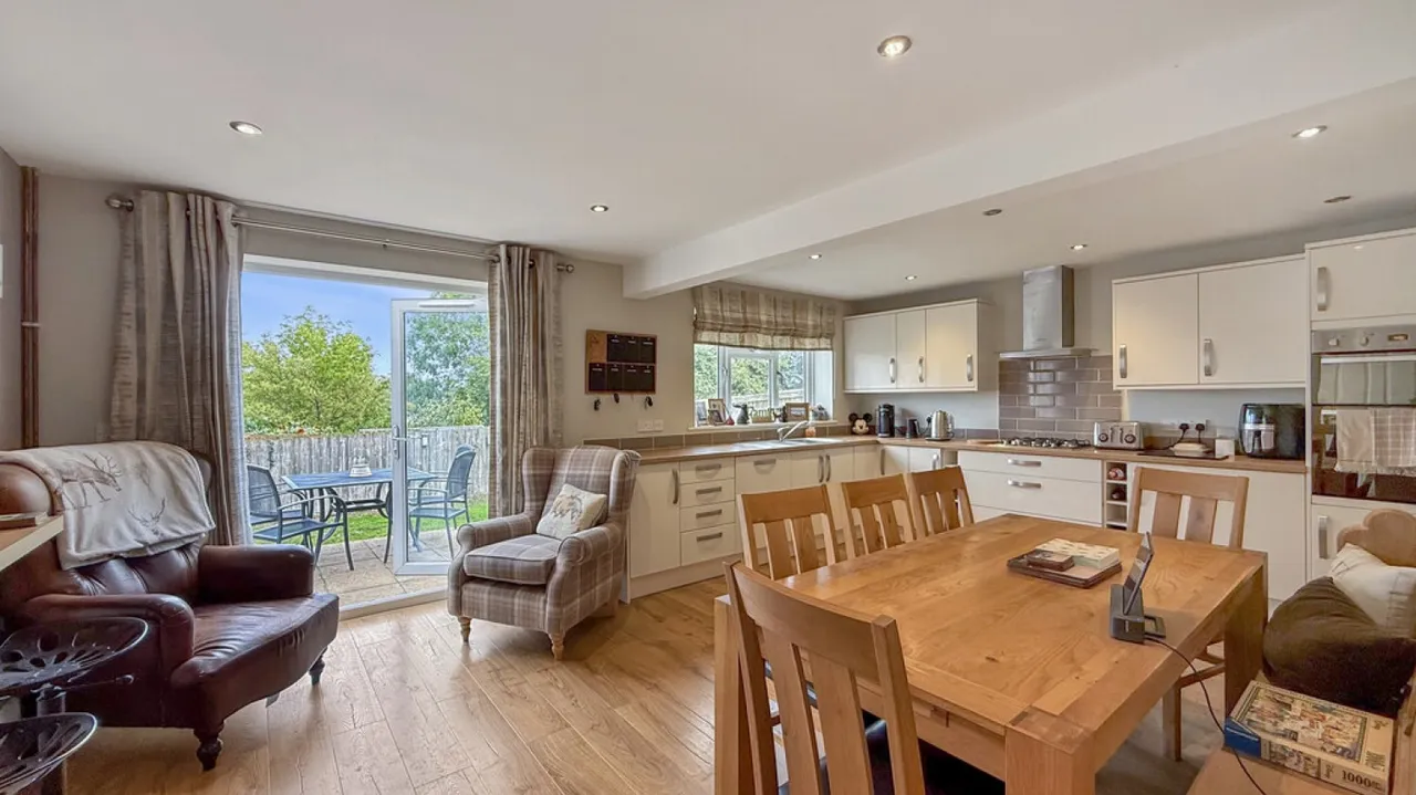 Khyro Close, Warminster, BA12, photo 3