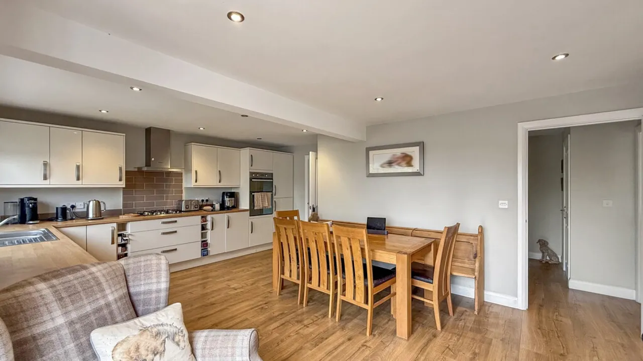 Khyro Close, Warminster, BA12, photo 4