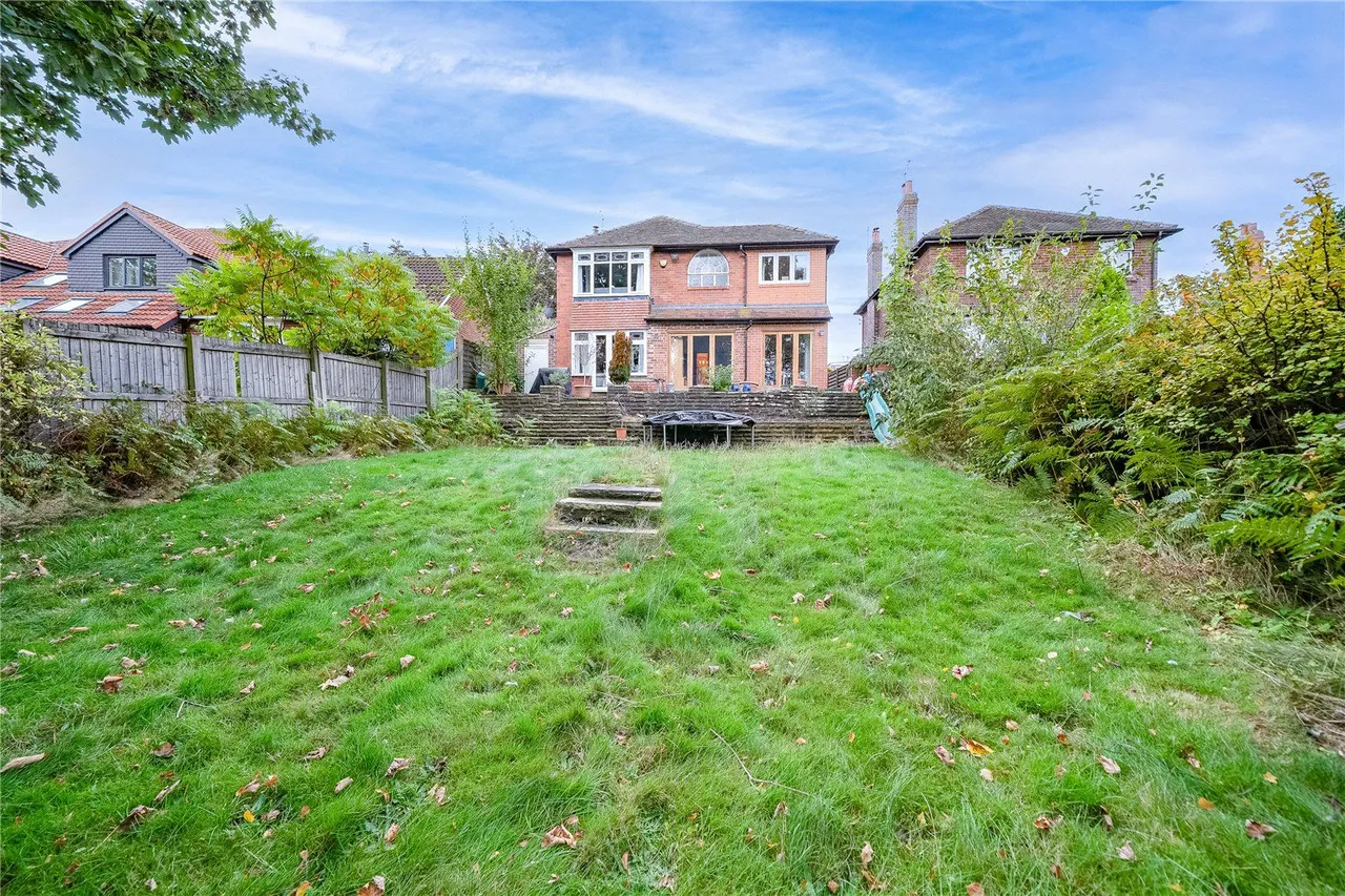 Sandhill Oval, Leeds, LS17, photo 8