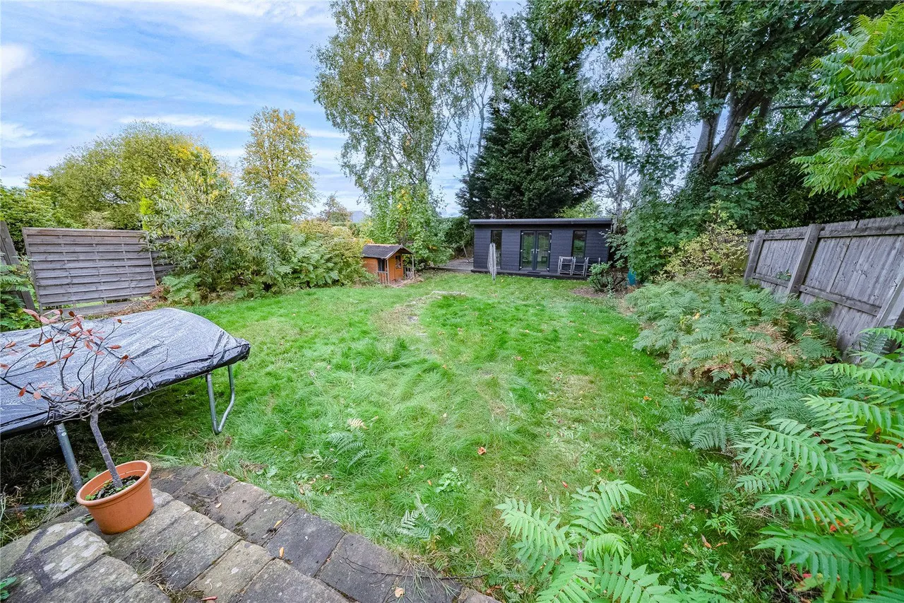 Sandhill Oval, Leeds, LS17, photo 11