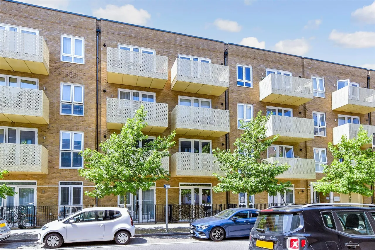 2 bed flat for sale, Corys Road, Rochester, ME1