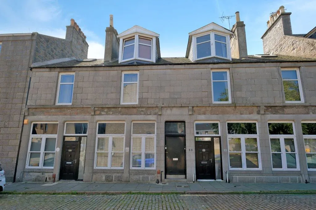 3 bed flat for sale, Baker Street, First & Upper Floor, AB25