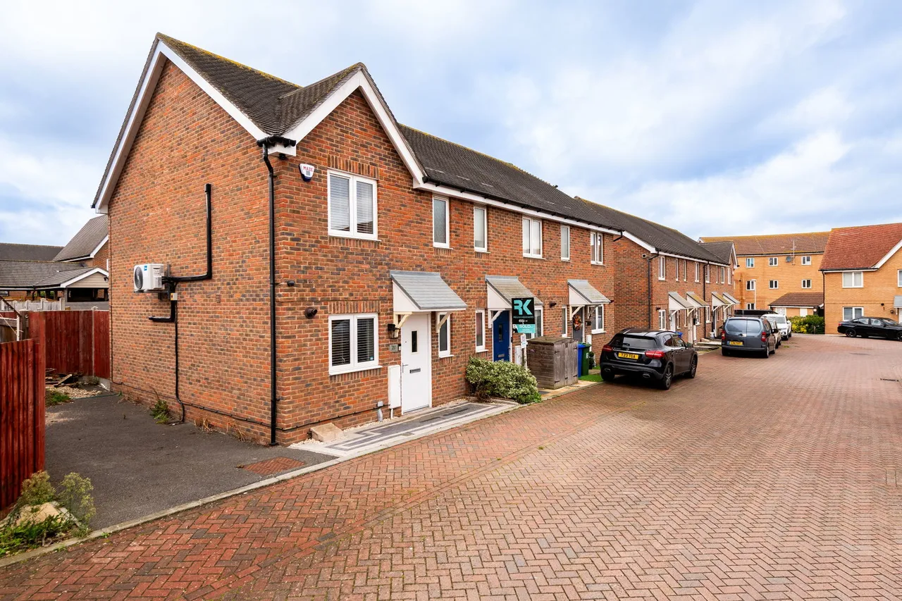 Daffodil Avenue, Minster On Sea, ME12, photo 13