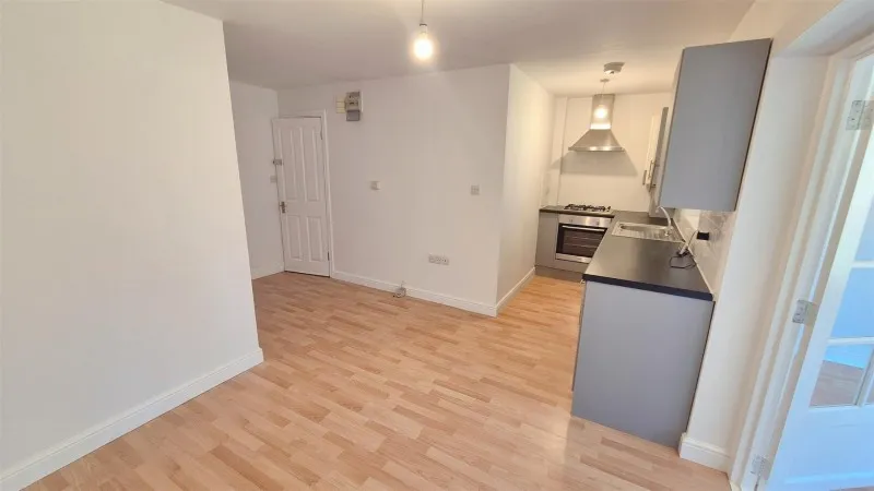 1 bed flat for sale — Hanworth Road