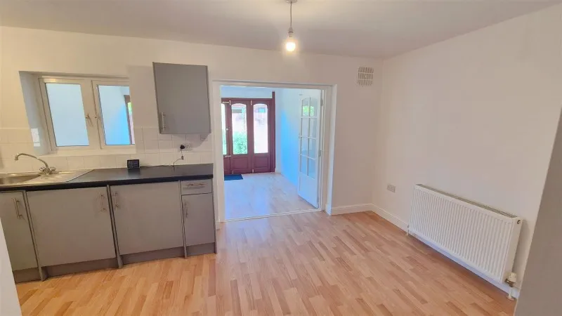 Hanworth Road, photo 8