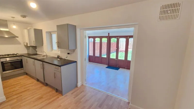Hanworth Road, photo 9