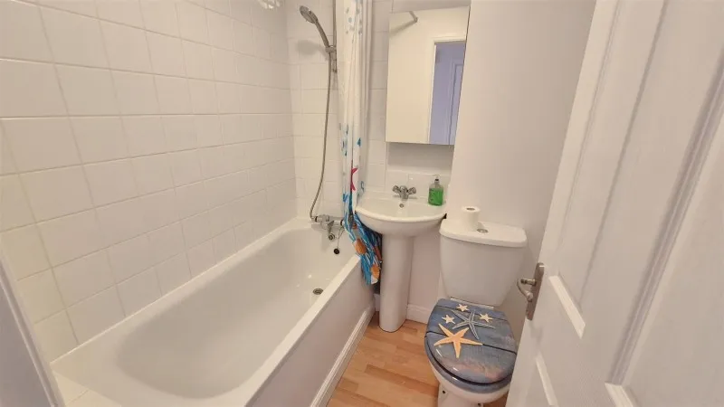 Hanworth Road, photo 6