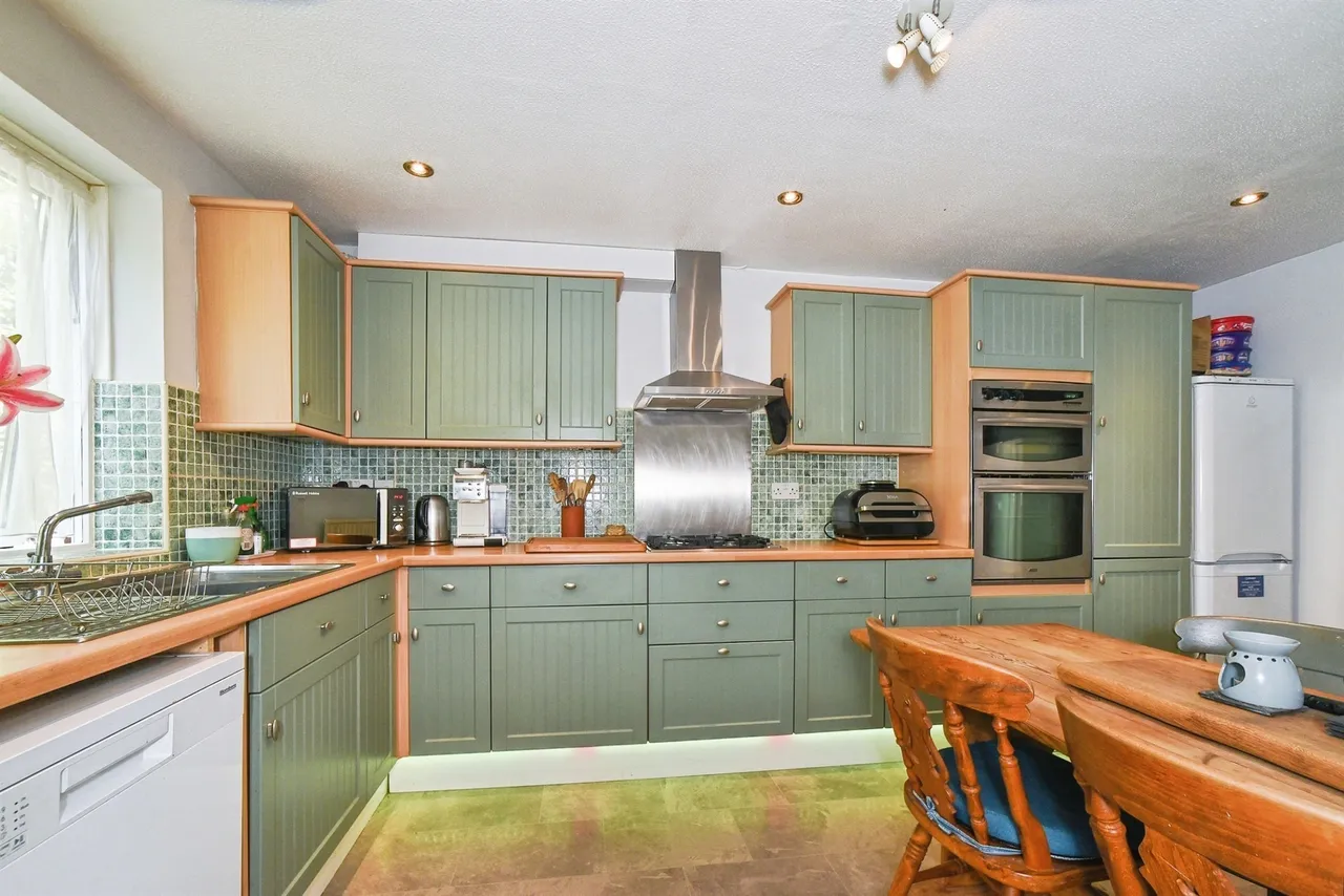 3 bed house for sale — Constable Court, Andover