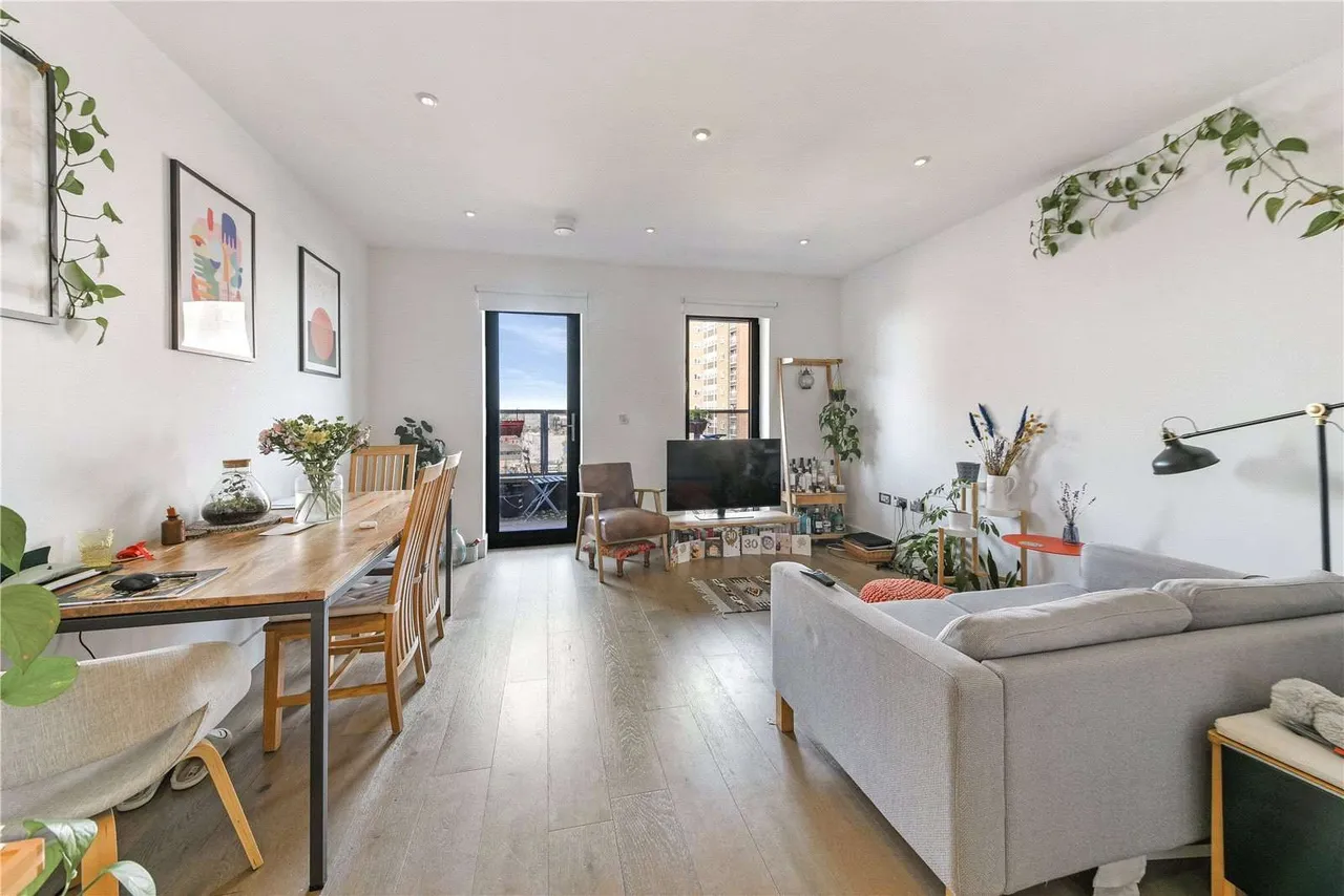 2 bed flat for sale, Chatham Place, London, E9