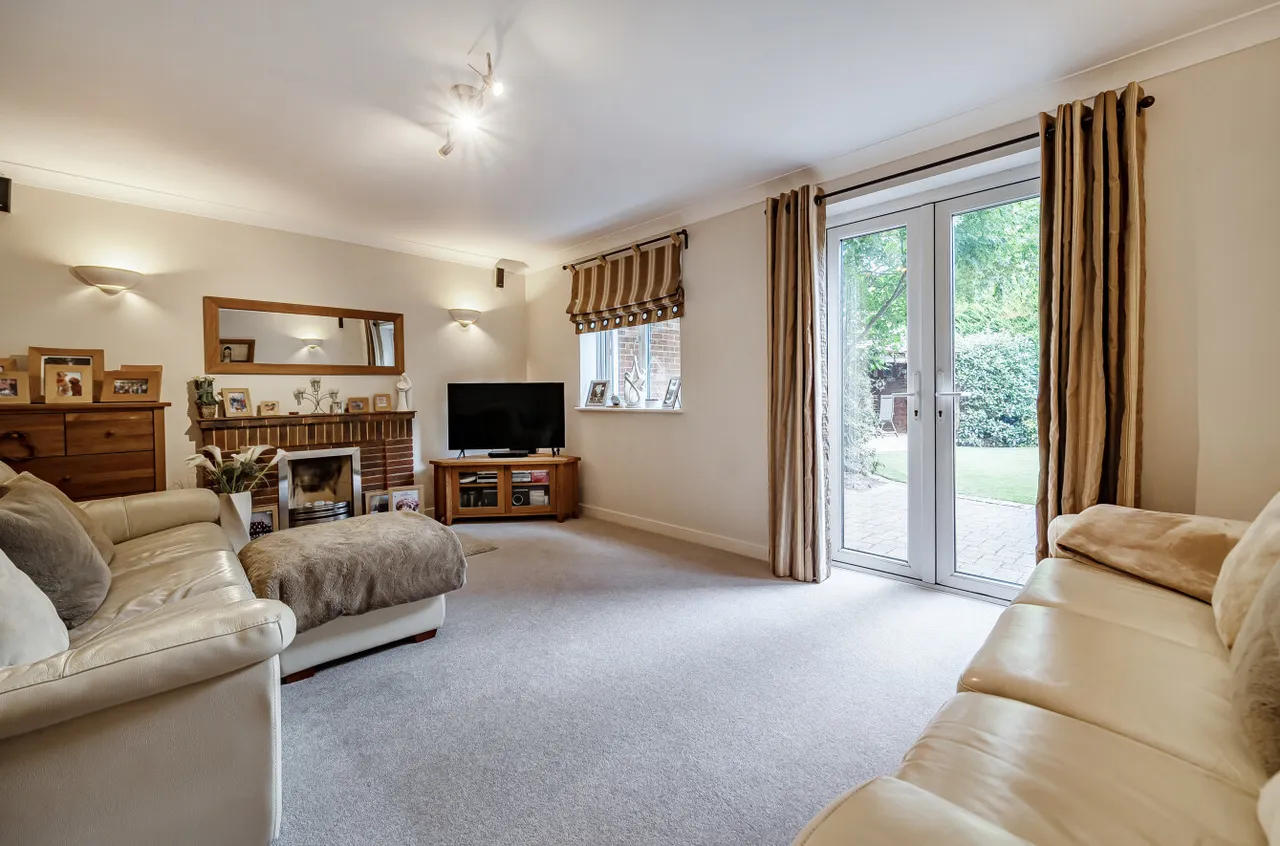 Rugosa Road, West End, Woking, Surrey, GU24 9PA, photo 5