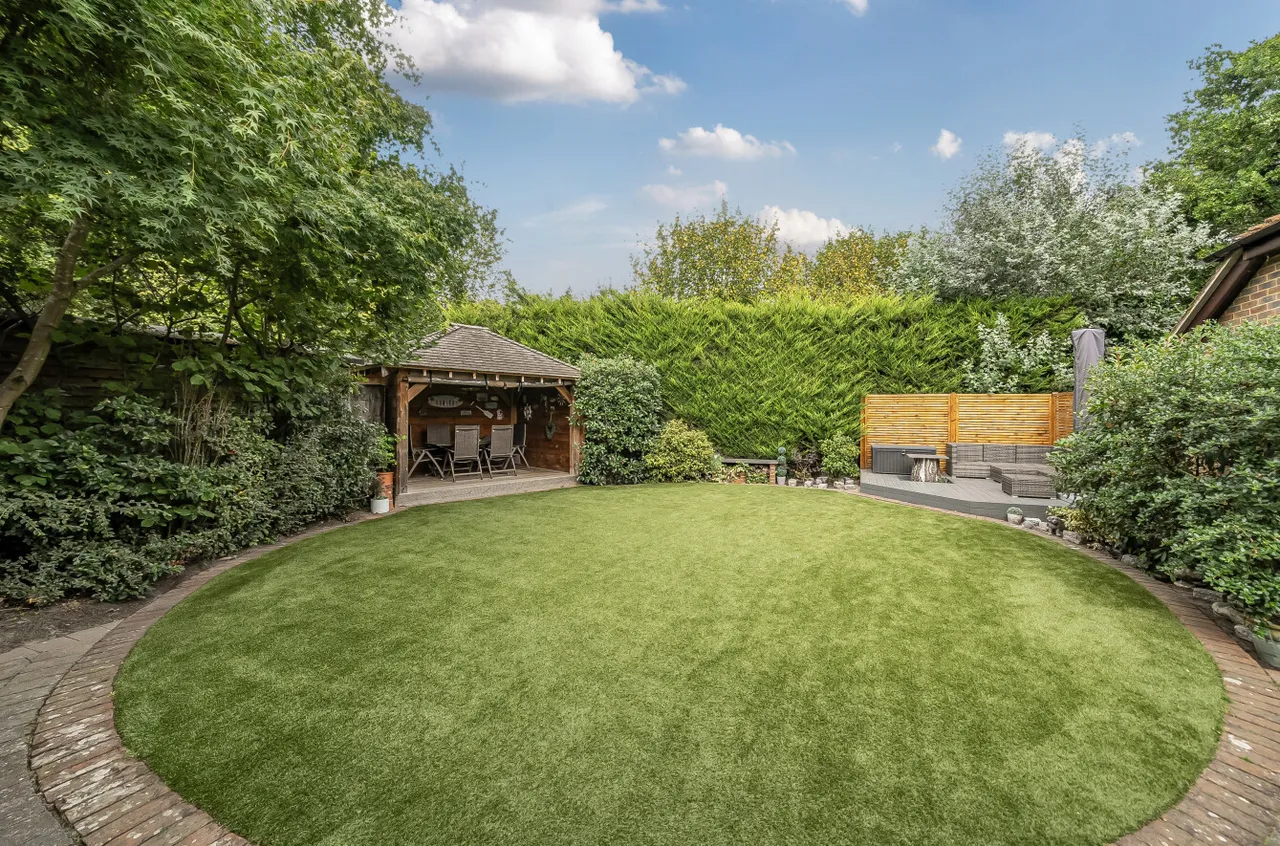 Rugosa Road, West End, Woking, Surrey, GU24 9PA, photo 12