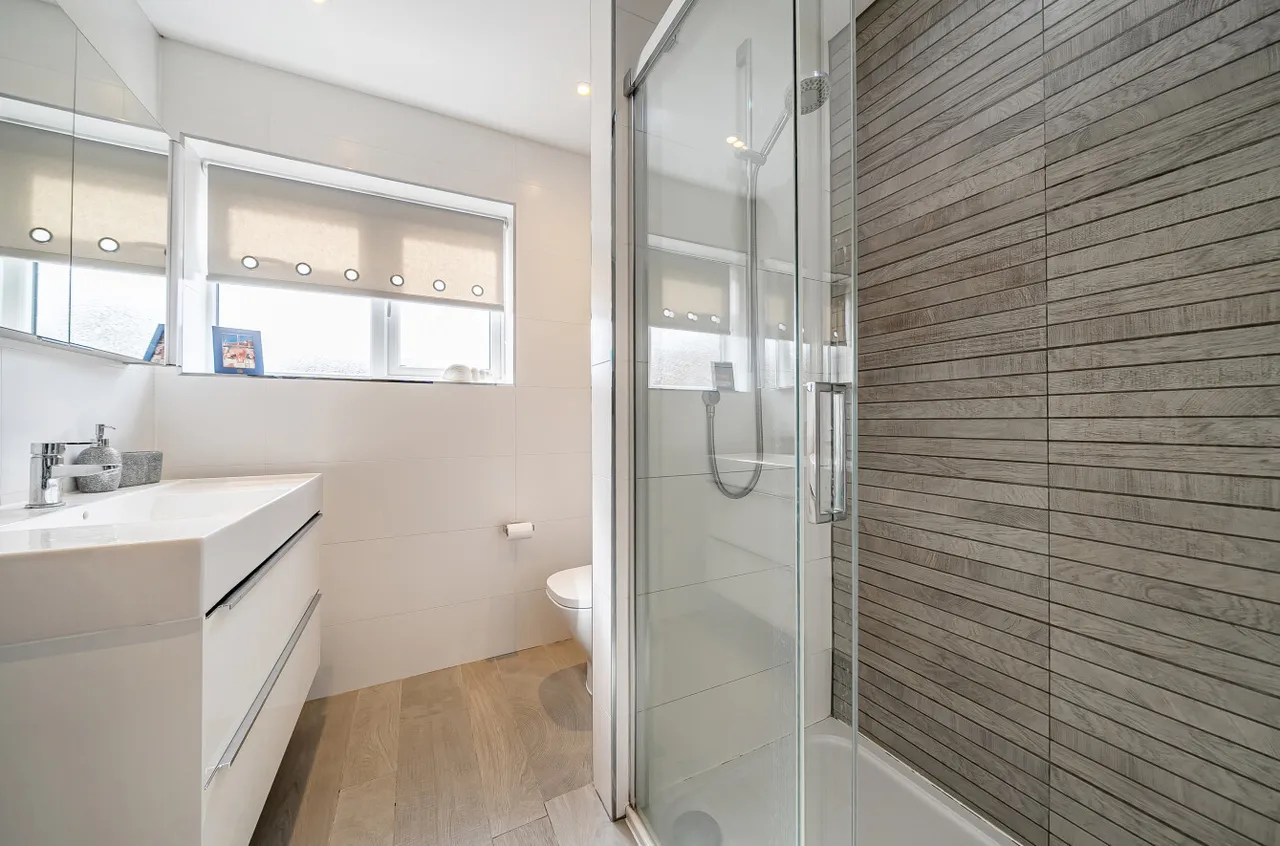 Rugosa Road, West End, Woking, Surrey, GU24 9PA, photo 7