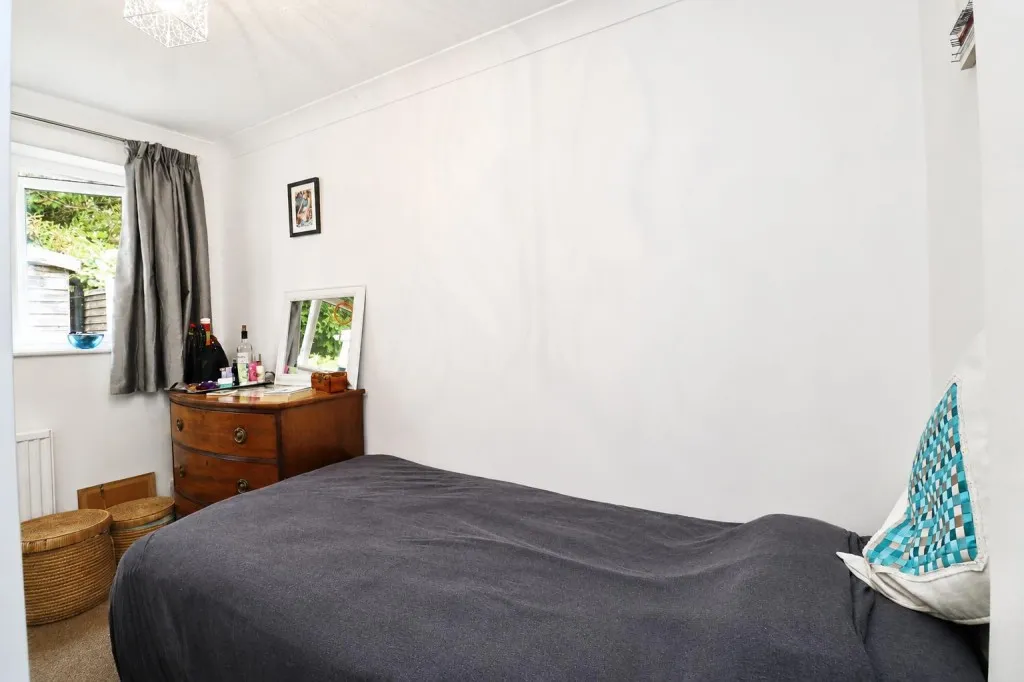 Regent Close, Fleet, photo 9