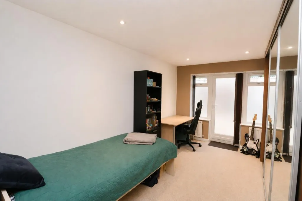 Regent Close, Fleet, photo 6