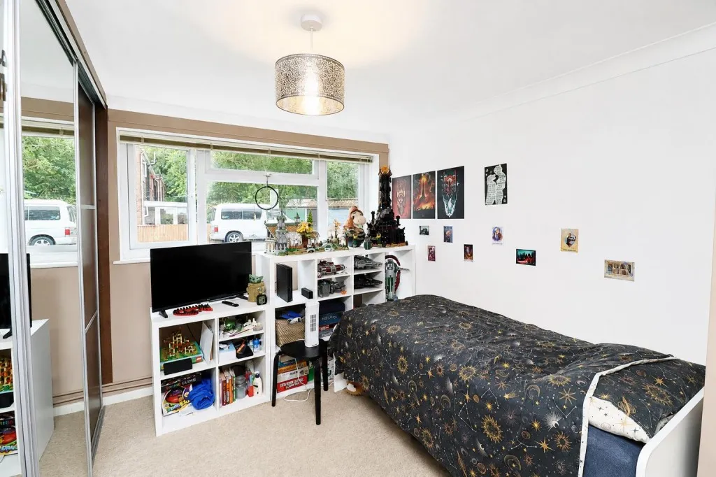 Regent Close, Fleet, photo 8