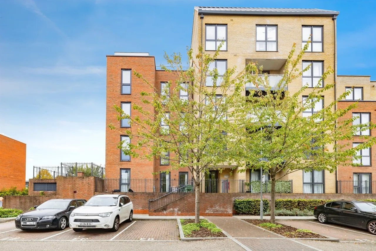2 bed flat for sale — Brannigan Way, Edgware