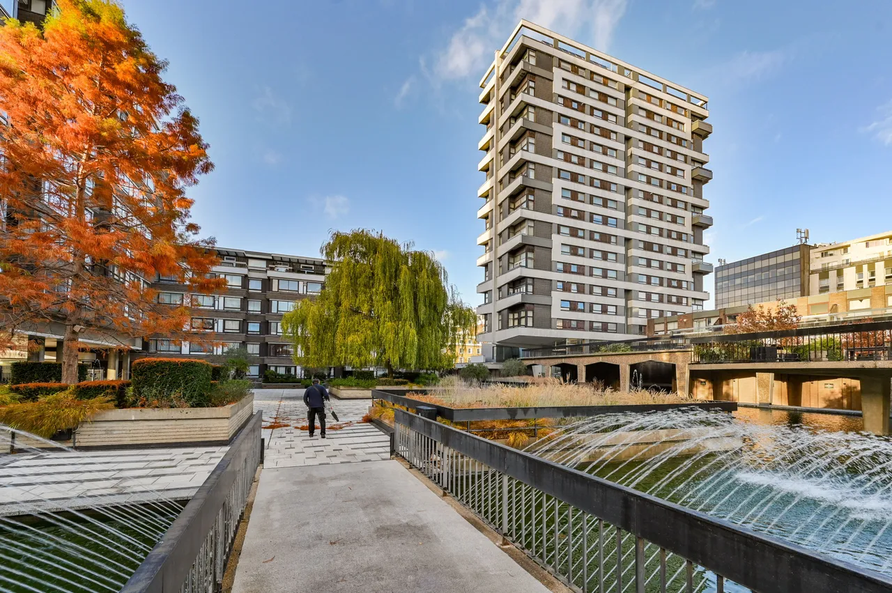 205 The Water Gardens, London, photo 7