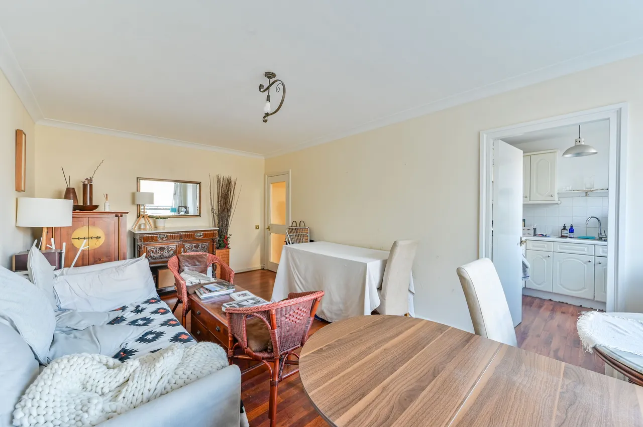 1 bed flat for sale — 205 The Water Gardens, London