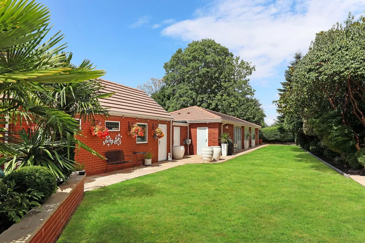 High Street, Thurnscoe, S63, photo 36