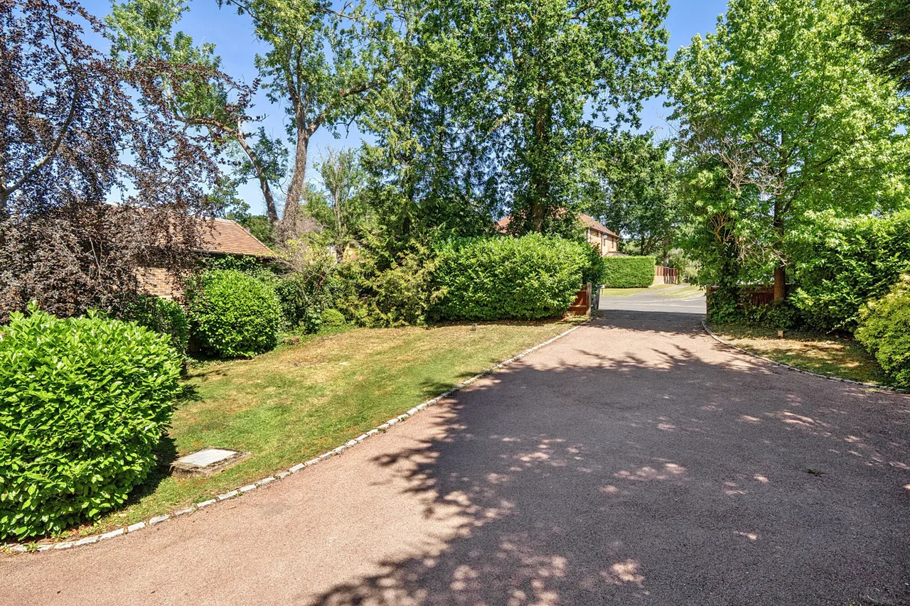 Fulmer Drive, Gerrards Cross, SL9, photo 47
