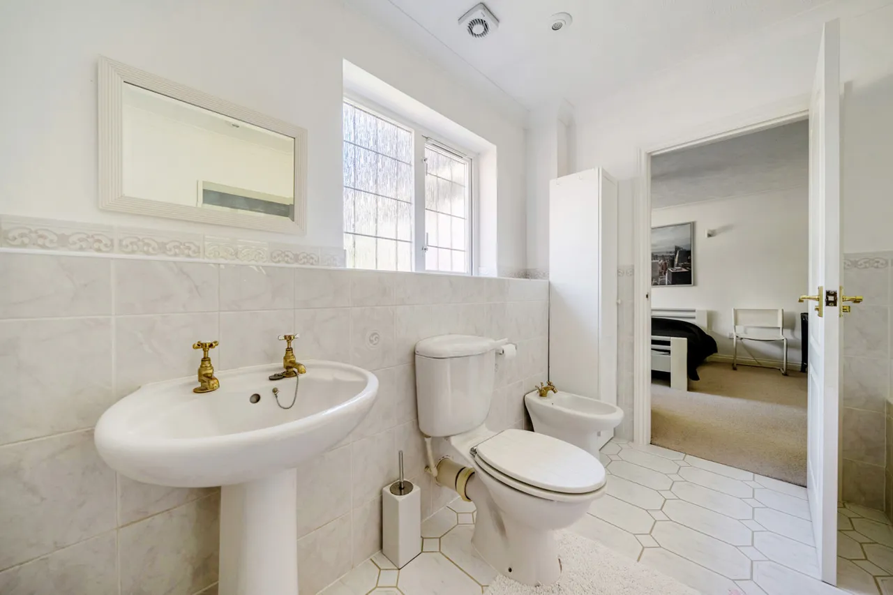 Fulmer Drive, Gerrards Cross, SL9, photo 35