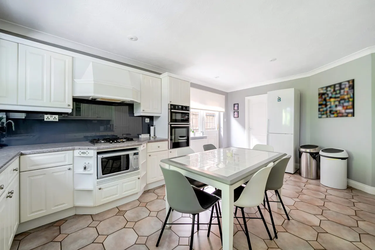 Fulmer Drive, Gerrards Cross, SL9, photo 3