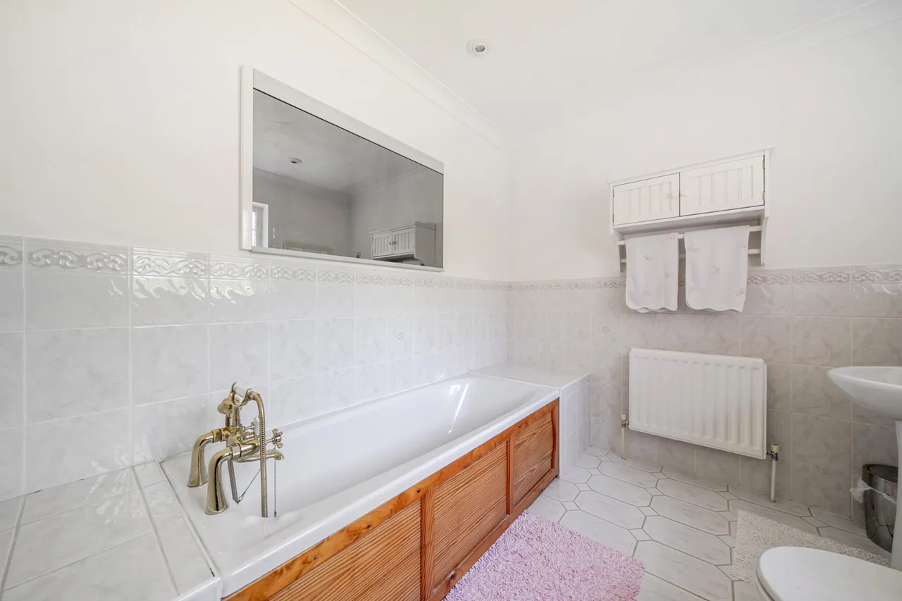 Fulmer Drive, Gerrards Cross, SL9, photo 34