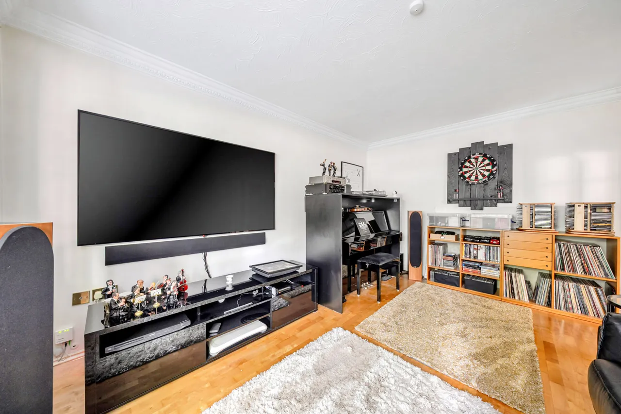 Fulmer Drive, Gerrards Cross, SL9, photo 21