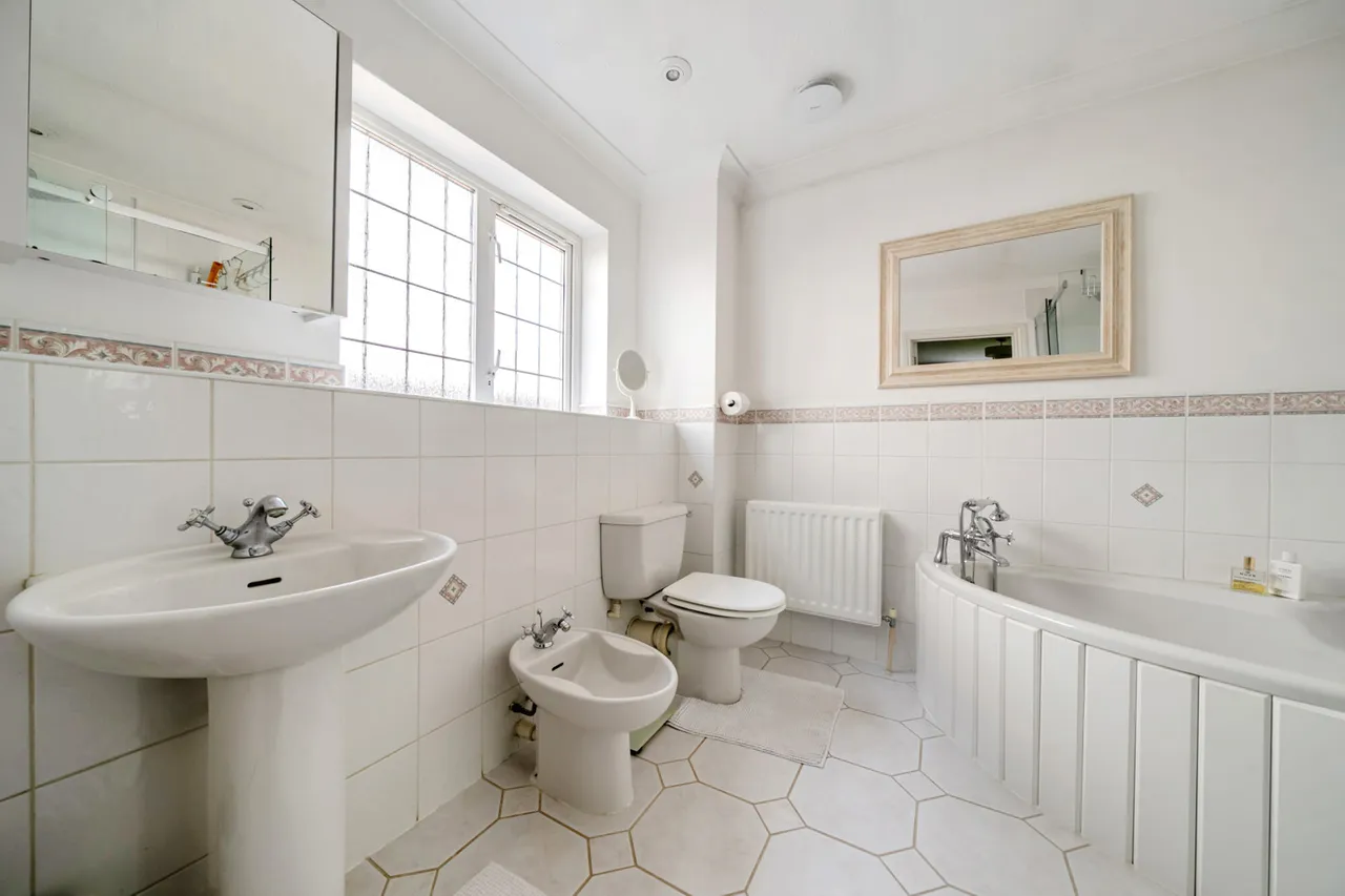 Fulmer Drive, Gerrards Cross, SL9, photo 25